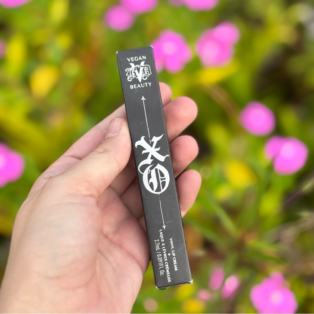 BNIB KVD Beauty • Hollyhock 70